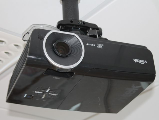 856918-1 Projector with screen