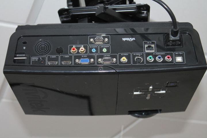 856918-2 Projector with screen