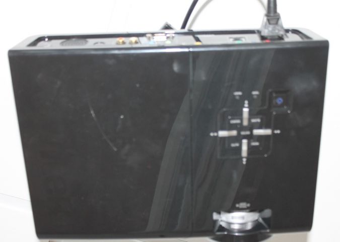 856918-3 Projector with screen