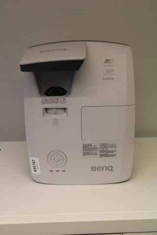 835763-3 Benq Projector MW853UST + incl. Speaker and wall mount