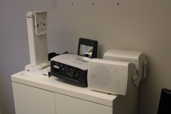 835763-2 Benq Projector MW853UST + incl. Speaker and wall mount