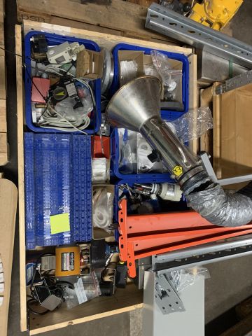 827693-6 Everything on the pallet