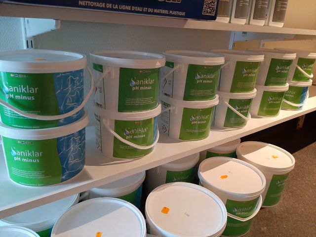 804400-19 Pool accessories, Salts, Detergents etc.