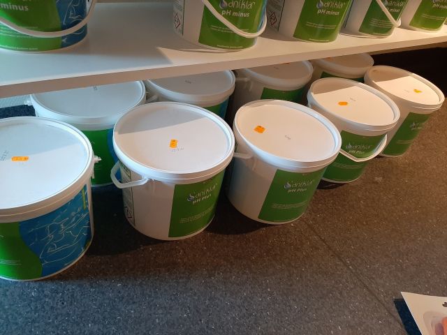 804400-22 Pool accessories, Salts, Detergents etc.