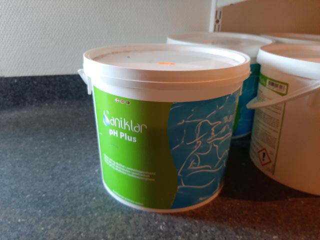 804400-23 Pool accessories, Salts, Detergents etc.