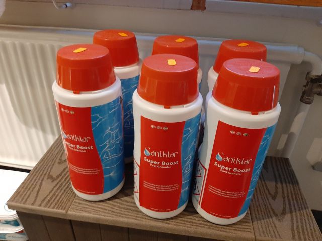 804400-29 Pool accessories, Salts, Detergents etc.