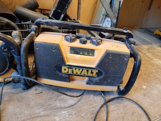 804461-3 Construction radio x2 - DeWalt DC011 / DW911