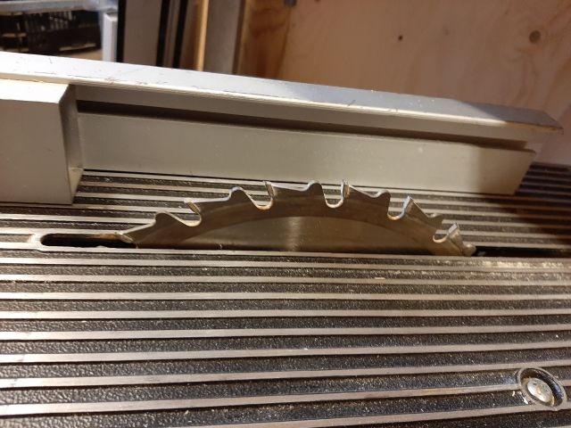 804463-3 Table saw - DeWalt DW711