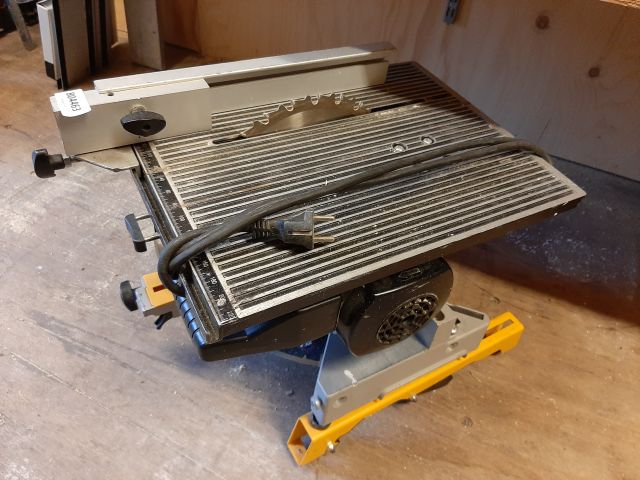 804463-1 Table saw - DeWalt DW711