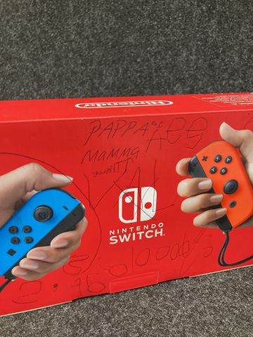 857916-2 Nintendo Switch Neon Red / Neon Blue 2019 (Note)
