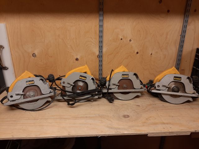 804477-4 Collection with electric machines, circular saws, angle cutters etc. - DeWalt & Black & Decker