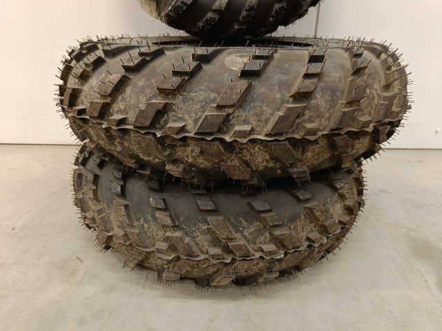 754197-2 3 ATV tires, of which 2 on rim, Carlisle Badlands A / R 26x8,00R12 NHS