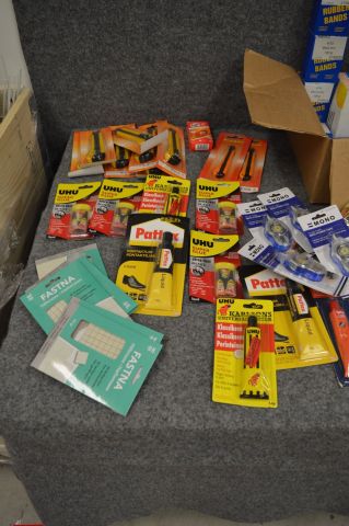 779438-2 Office supplies rubber bands, glue, scissors, CDs and more