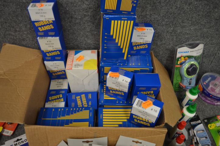 779438-4 Office supplies rubber bands, glue, scissors, CDs and more