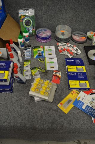 779438-5 Office supplies rubber bands, glue, scissors, CDs and more