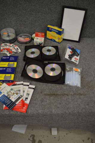 779438-6 Office supplies rubber bands, glue, scissors, CDs and more