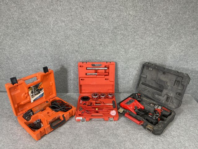 806029-1 Collection of tools - Angle grinder, drill screwdriver and pipe tool