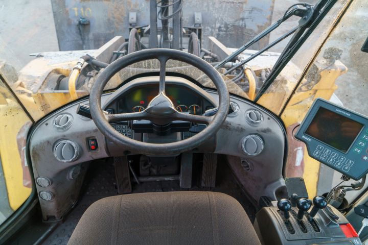 858324-24 Wheel loader Volvo L220F - 2008