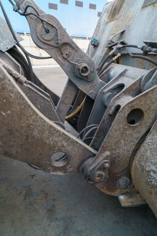 858324-47 Wheel loader Volvo L220F - 2008