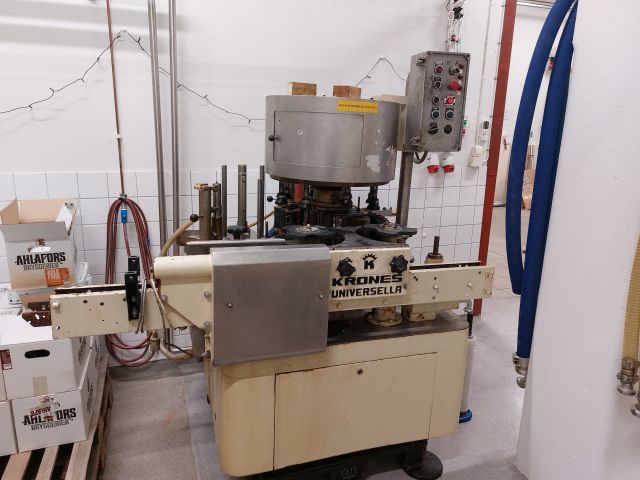 852774-1 Label machine Krones Universella. (wet glue machine).
