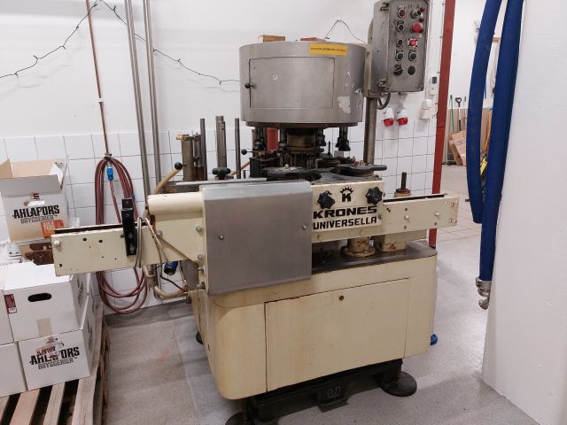 852774-5 Label machine Krones Universella. (wet glue machine).