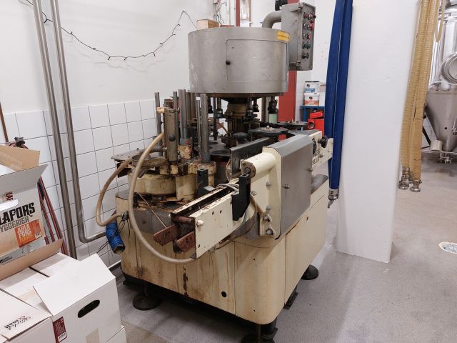 852774-6 Label machine Krones Universella. (wet glue machine).