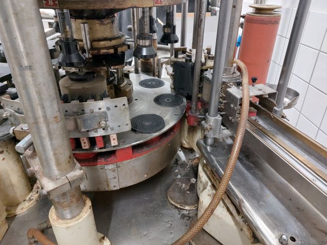 852774-9 Label machine Krones Universella. (wet glue machine).