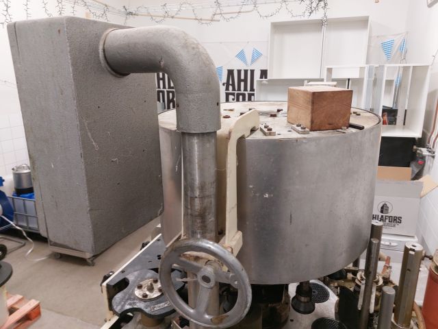 852774-14 Label machine Krones Universella. (wet glue machine).