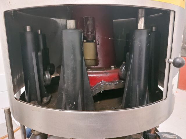 852774-22 Label machine Krones Universella. (wet glue machine).