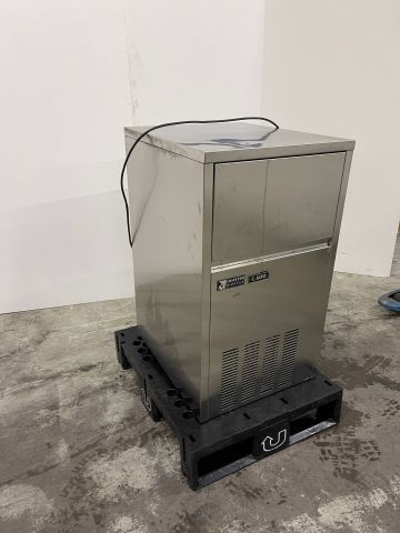 857761-2 Ice machine Masterfrost C600. Ice cube machine approx. 45 kg / day
