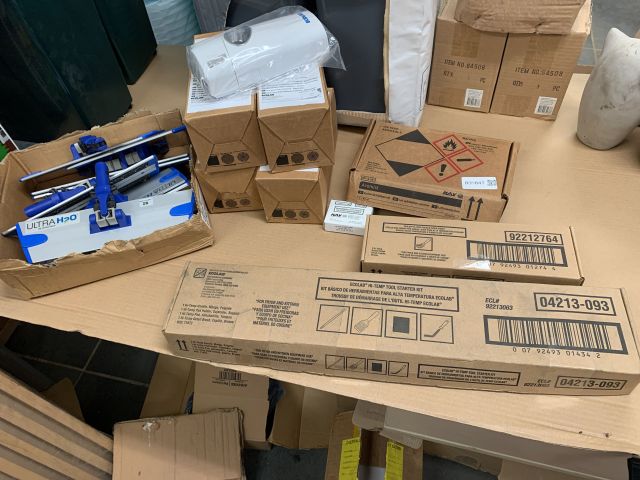 809847-1 Cleaning equipment: Aluminum stand for mop, air freshener, detergent