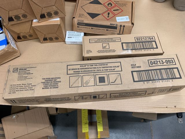 809847-2 Cleaning equipment: Aluminum stand for mop, air freshener, detergent