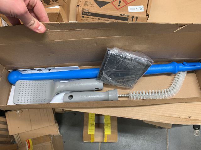 809847-5 Cleaning equipment: Aluminum stand for mop, air freshener, detergent