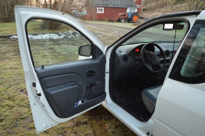 779465-18 Dacia Logan Pick-Up 1.6 Manual 87hp -2010