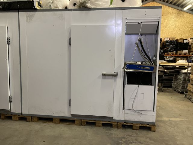 806106-1 Cold room Porn c 1240 Plug-in.