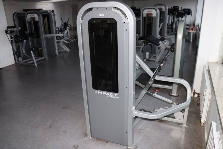 787870-8 Star Trac Impact Vertical Row