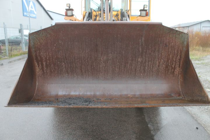 859105-11 Wheel loader, Volvo L120E, 2004