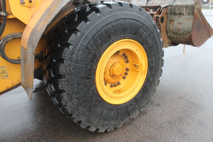 859105-18 Wheel loader, Volvo L120E, 2004