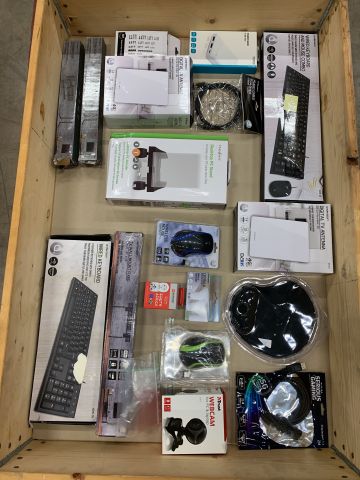 Assortment with computer accessories - PS Auction - We value the future ...