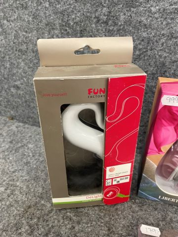 763919-3 Air pressure vibrator with accessories Womanizer Premium