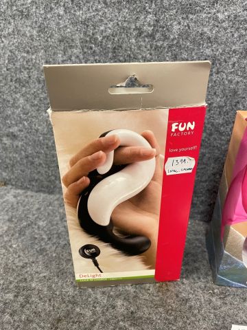 763919-4 Air pressure vibrator with accessories Womanizer Premium