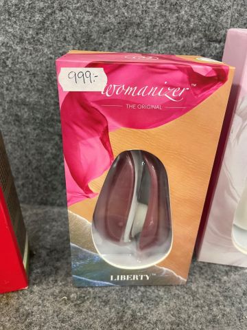 763919-5 Air pressure vibrator with accessories Womanizer Premium