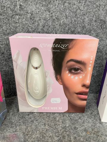 763919-7 Air pressure vibrator with accessories Womanizer Premium