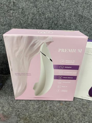 763919-8 Air pressure vibrator with accessories Womanizer Premium