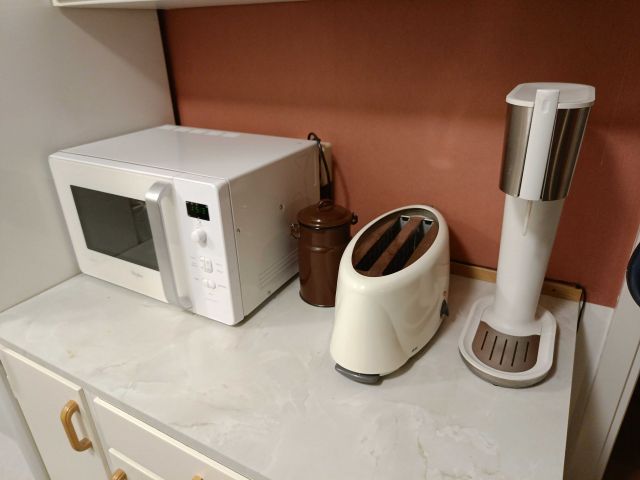754208-14 Furniture and movables from 2 room apartment