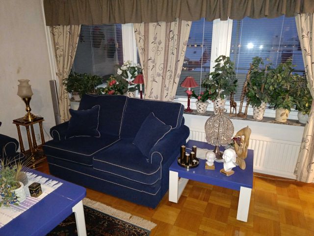 754208-25 Furniture and movables from 2 room apartment
