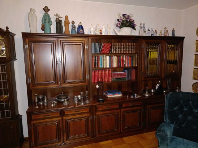 754208-32 Furniture and movables from 2 room apartment