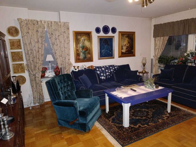 754208-62 Furniture and movables from 2 room apartment