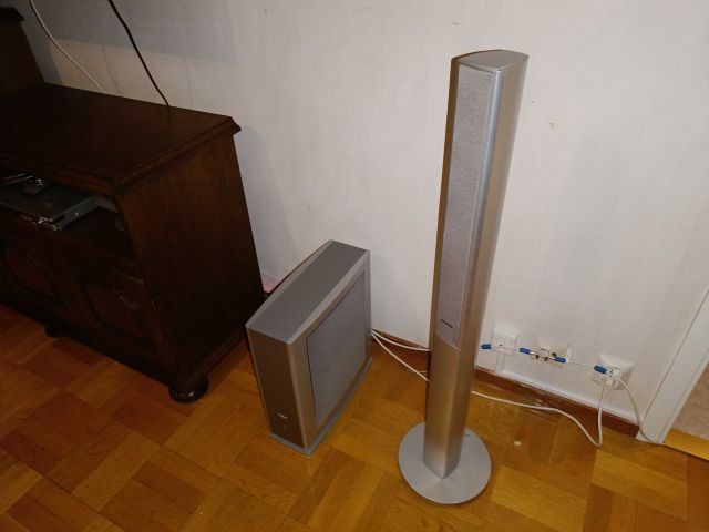 754208-65 Furniture and movables from 2 room apartment