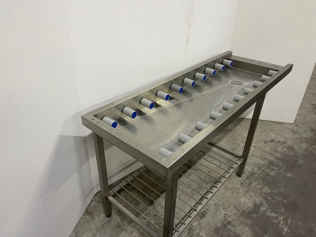 860108-2 Dispensing bench with rollers right / left, grille lower shelf. About 170x60x90cm